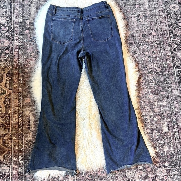 SHEIN Super Stretch High Waisted Split Hem Flare Jeans Curvy Size 2XL - Picture 6 of 8